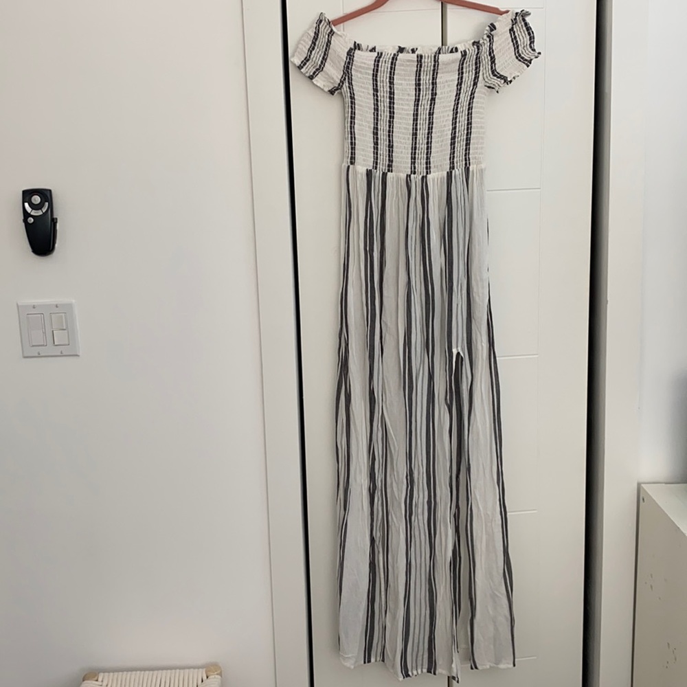 Maxi off the shoulders dress with slits